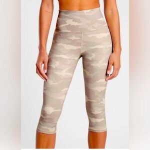 Athleta Elation Camo Crop Legging in Gray Winter size Small